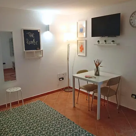 The Roomie, Cozy For Couples Or Friends דירה