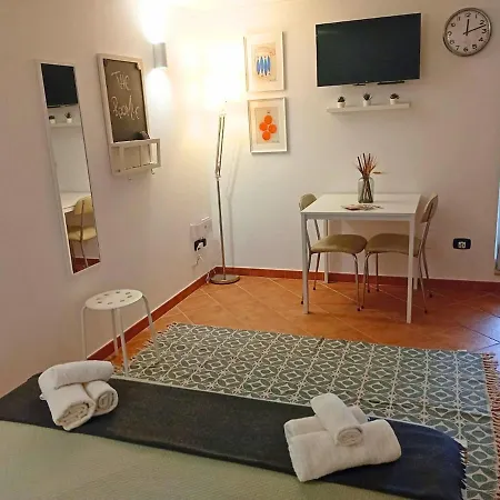 The Roomie, Cozy For Couples Or Friends